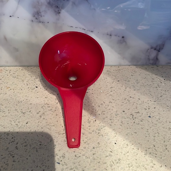☀️FREE WITH PURCHASE Tupperware Funnel New - Picture 2 of 2